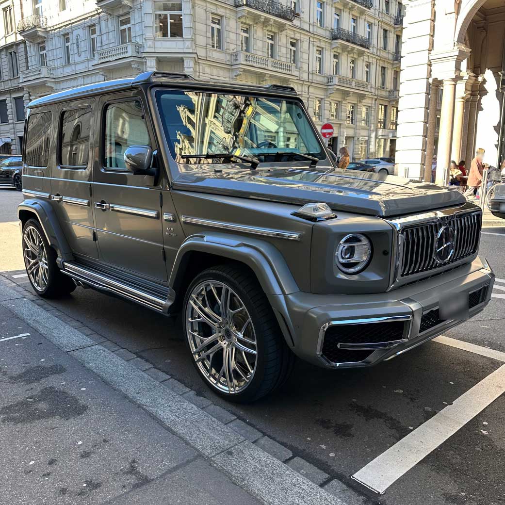 Mercedes-Benz G-Klasse: Unleashing Power with V8 Biturbo Performance