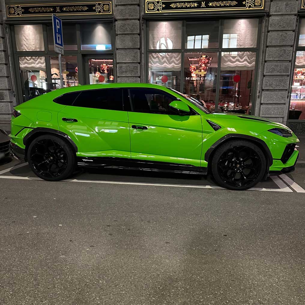 Lamborghini Urus: Supercar Power Meets SUV Practicality!