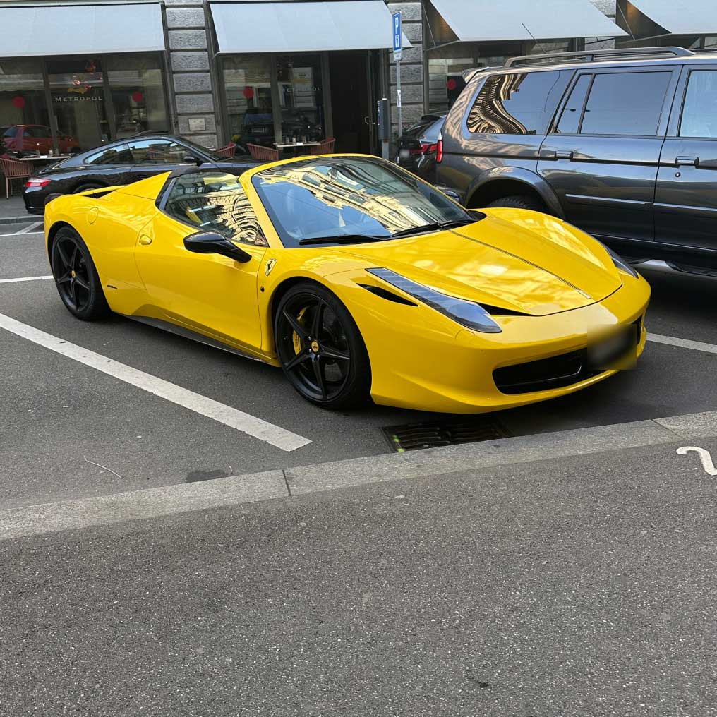 Ferrari 458 Spider: Experience the Thrill of Open-Top Driving!