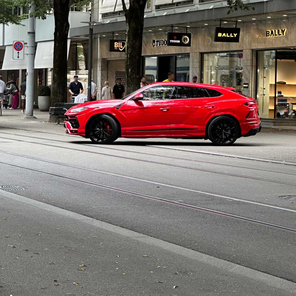 Lamborghini Urus: Unleashing Aggressive Elegance on the Road