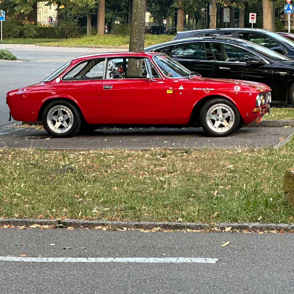 Alfa Romeo GT 1300 Junior: Classic Coupe with a Sporty Edge