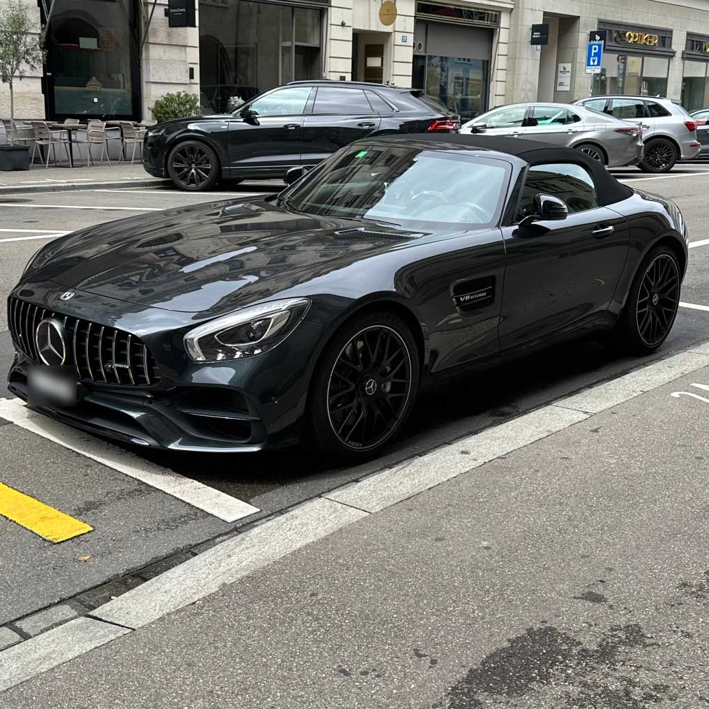 Mercedes-AMG GT Roadster: Experience Open-Top V8 Power